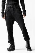 画像をギャラリービューアに読み込む, thomkrom OVER LOCK SLIM CROPPED PANTS / DAMAGE STRETCH DENIM (BLACK)