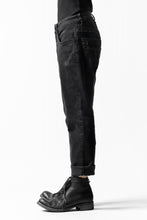 画像をギャラリービューアに読み込む, thomkrom OVER LOCK SLIM CROPPED PANTS / DAMAGE STRETCH DENIM (BLACK)