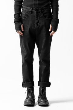 画像をギャラリービューアに読み込む, thomkrom OVER LOCK SLIM CROPPED PANTS / DAMAGE STRETCH DENIM (BLACK)