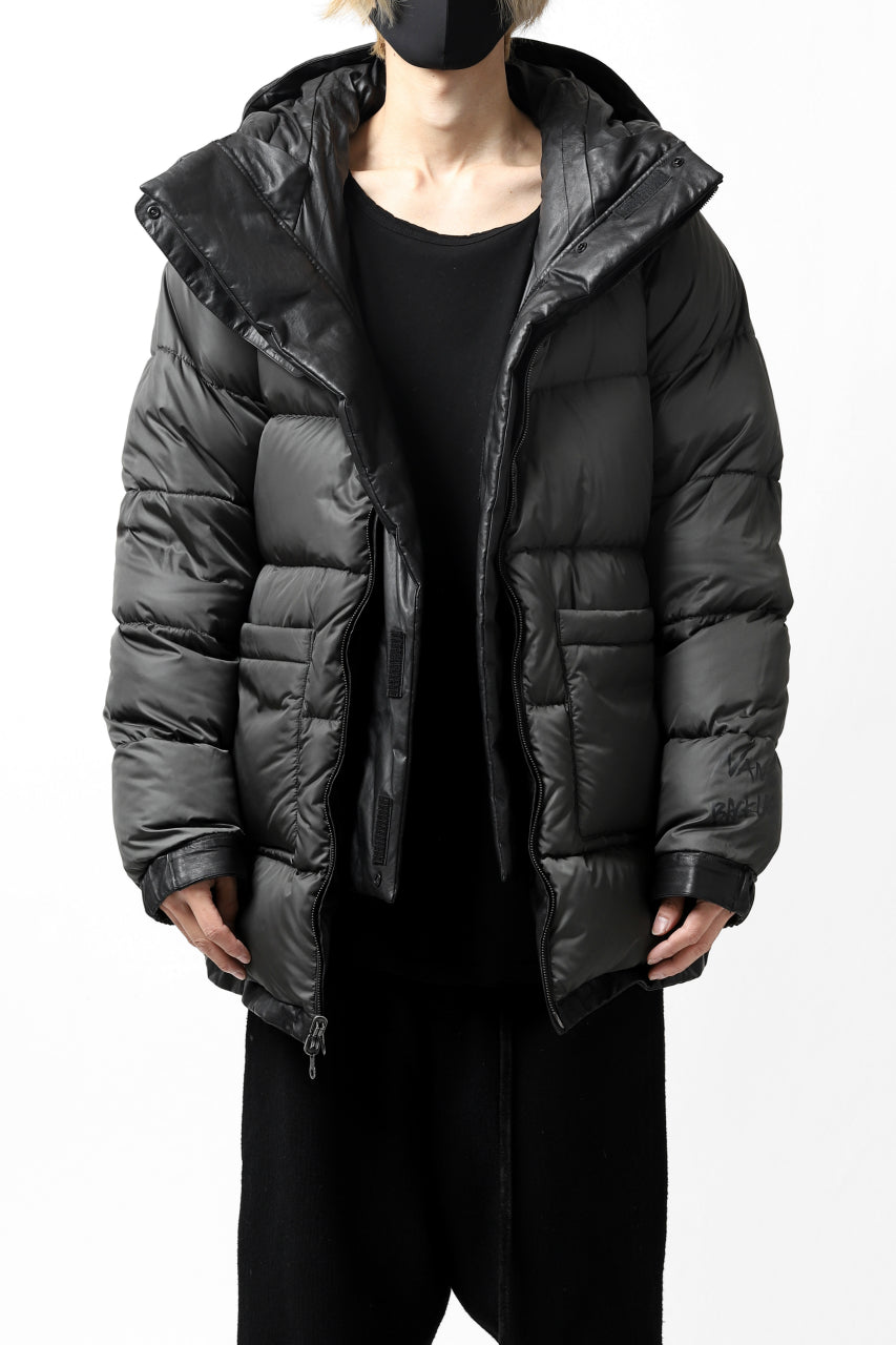 Load image into Gallery viewer, ISAMU KATAYAMA BACKLASH xx NANGA REVERSIBLE MOUNTAIN BELAY COAT / KANGAROO + NYLON x POLISH WHITE GOOSE (BLACK x GREY)