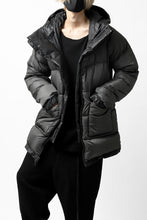 Load image into Gallery viewer, ISAMU KATAYAMA BACKLASH xx NANGA REVERSIBLE MOUNTAIN BELAY COAT / KANGAROO + NYLON x POLISH WHITE GOOSE (BLACK x GREY)