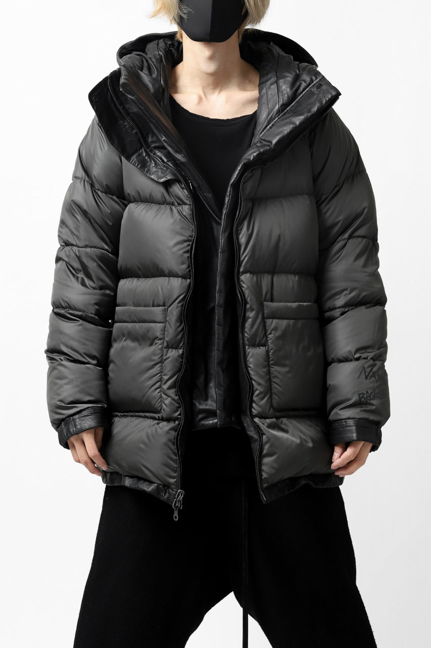 Load image into Gallery viewer, ISAMU KATAYAMA BACKLASH xx NANGA REVERSIBLE MOUNTAIN BELAY COAT / KANGAROO + NYLON x POLISH WHITE GOOSE (BLACK x GREY)