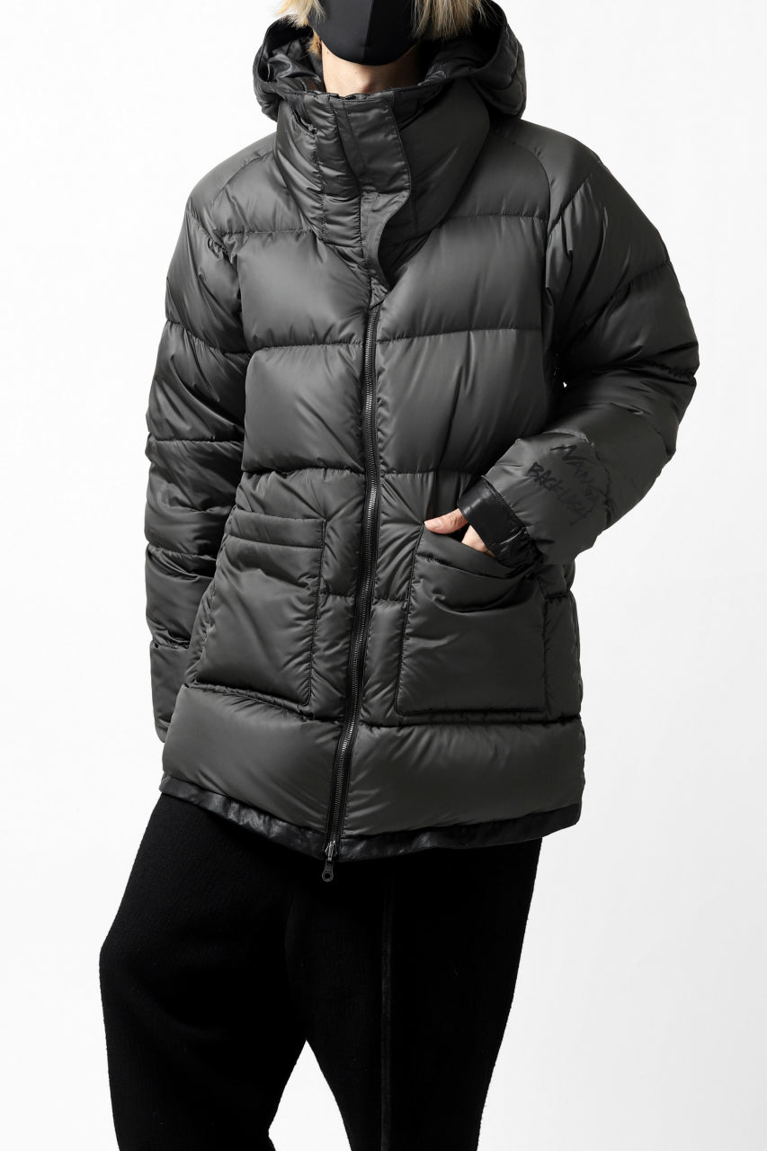 Load image into Gallery viewer, ISAMU KATAYAMA BACKLASH xx NANGA REVERSIBLE MOUNTAIN BELAY COAT / KANGAROO + NYLON x POLISH WHITE GOOSE (BLACK x GREY)