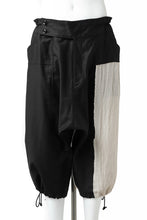 Load image into Gallery viewer, Y's BANG ON! No.150 SAROUEL HALF PANTS / CO TWILL + LI (BLACK)