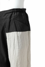 Load image into Gallery viewer, Y's BANG ON! No.150 SAROUEL HALF PANTS / CO TWILL + LI (BLACK)