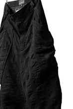 画像をギャラリービューアに読み込む, SOSNOVSKA SQUEEZED STRIPE PANTS (BLACK)