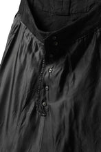 画像をギャラリービューアに読み込む, SOSNOVSKA SQUEEZED STRIPE PANTS (BLACK)