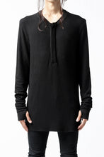 画像をギャラリービューアに読み込む, thomkrom HENRY NECK SWEATER TOPS / OVERLOCK STITCHED (BLACK)
