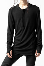 画像をギャラリービューアに読み込む, thomkrom HENRY NECK SWEATER TOPS / OVERLOCK STITCHED (BLACK)