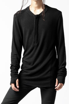 画像をギャラリービューアに読み込む, thomkrom HENRY NECK SWEATER TOPS / OVERLOCK STITCHED (BLACK)