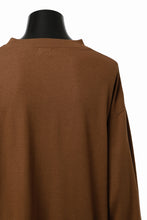 Load image into Gallery viewer, CAPERTICA MN-SWEAT TOP / SUPER 140s WASHABLE WOOL (CAMEL)