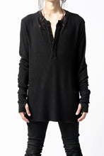 画像をギャラリービューアに読み込む, thomkrom HENRY NECK SWEATER TOPS / OVERLOCK STITCHED (BLACK)