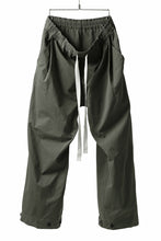 Load image into Gallery viewer, KLASICA GARNER EXTRA WIDE STRING TROUSERS / HIGH DENSITY MATT TWILL (OLIVE)
