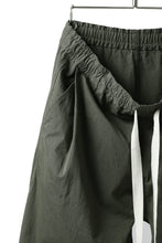 Load image into Gallery viewer, KLASICA GARNER EXTRA WIDE STRING TROUSERS / HIGH DENSITY MATT TWILL (OLIVE)
