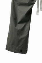 Load image into Gallery viewer, KLASICA GARNER EXTRA WIDE STRING TROUSERS / HIGH DENSITY MATT TWILL (OLIVE)