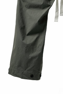Load image into Gallery viewer, KLASICA GARNER EXTRA WIDE STRING TROUSERS / HIGH DENSITY MATT TWILL (OLIVE)