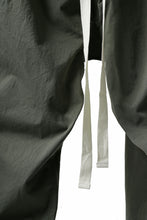 Load image into Gallery viewer, KLASICA GARNER EXTRA WIDE STRING TROUSERS / HIGH DENSITY MATT TWILL (OLIVE)