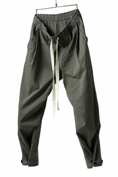 Load image into Gallery viewer, KLASICA GARNER EXTRA WIDE STRING TROUSERS / HIGH DENSITY MATT TWILL (OLIVE)