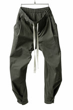 Load image into Gallery viewer, KLASICA GARNER EXTRA WIDE STRING TROUSERS / HIGH DENSITY MATT TWILL (OLIVE)