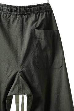 Load image into Gallery viewer, KLASICA GARNER EXTRA WIDE STRING TROUSERS / HIGH DENSITY MATT TWILL (OLIVE)