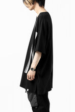 画像をギャラリービューアに読み込む, FACETASM BARCODE PRINT TEE (BLACK)