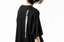 画像をギャラリービューアに読み込む, FACETASM BARCODE PRINT TEE (BLACK)