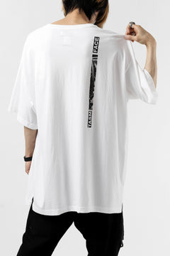 画像をギャラリービューアに読み込む, FACETASM BARCODE PRINT TEE (WHITE)