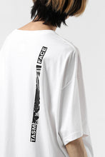 画像をギャラリービューアに読み込む, FACETASM BARCODE PRINT TEE (WHITE)