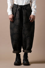 画像をギャラリービューアに読み込む, Aleksandr Manamis Loose Cropped Pant  / Jacquard (BLACK BROWN)
