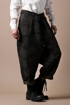 画像をギャラリービューアに読み込む, Aleksandr Manamis Loose Cropped Pant  / Jacquard (BLACK BROWN)