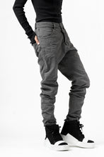 Load image into Gallery viewer, daub ERGONOMIC SEAM SLIM PANTS / STRETCH COTTON (GREY)