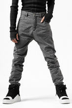 Load image into Gallery viewer, daub ERGONOMIC SEAM SLIM PANTS / STRETCH COTTON (GREY)