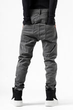 Load image into Gallery viewer, daub ERGONOMIC SEAM SLIM PANTS / STRETCH COTTON (GREY)