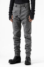 Load image into Gallery viewer, daub ERGONOMIC SEAM SLIM PANTS / STRETCH COTTON (GREY)