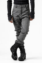 Load image into Gallery viewer, daub ERGONOMIC SEAM SLIM PANTS / STRETCH COTTON (GREY)