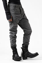 Load image into Gallery viewer, daub ERGONOMIC SEAM SLIM PANTS / STRETCH COTTON (GREY)