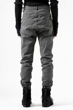 Load image into Gallery viewer, daub ERGONOMIC SEAM SLIM PANTS / STRETCH COTTON (GREY)