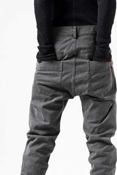 Load image into Gallery viewer, daub ERGONOMIC SEAM SLIM PANTS / STRETCH COTTON (GREY)