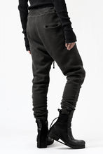 Load image into Gallery viewer, daub SWEAT SLIM JOGGER PANTS / COLD DYED JERSEY (DARK GREY)