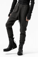Load image into Gallery viewer, daub SWEAT SLIM JOGGER PANTS / COLD DYED JERSEY (DARK GREY)