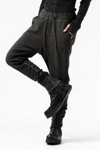 Load image into Gallery viewer, daub SWEAT SLIM JOGGER PANTS / COLD DYED JERSEY (DARK GREY)