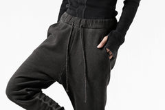 Load image into Gallery viewer, daub SWEAT SLIM JOGGER PANTS / COLD DYED JERSEY (DARK GREY)