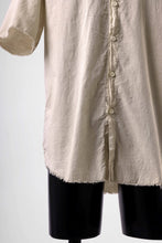 Load image into Gallery viewer, daub DYEING MINIMAL SS SHIRT / ORGANIC COTTON (SAND)