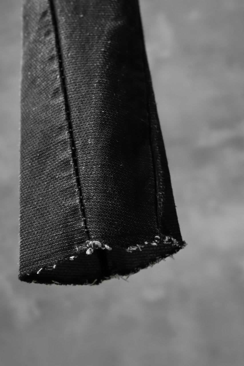 masnada SCAR STITCHED SLIM CURVE PANT / WASHED RESIN-COAT DENIM (WASHED BLACK)