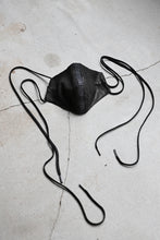 画像をギャラリービューアに読み込む, masnada LEATHER MASK / PELLE DI PECORA VEGETALE (BLACK)