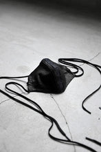 画像をギャラリービューアに読み込む, masnada LEATHER MASK / PELLE DI PECORA VEGETALE (BLACK)