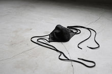画像をギャラリービューアに読み込む, masnada LEATHER MASK / PELLE DI PECORA VEGETALE (BLACK)