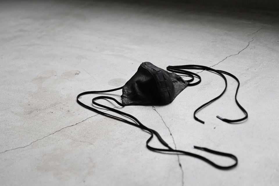 画像をギャラリービューアに読み込む, masnada LEATHER MASK / PELLE DI PECORA VEGETALE (BLACK)