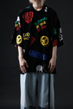 画像をギャラリービューアに読み込む, mastermind JAPAN ALL-OVER DESIGN VELOUR TEE / BOXY FIT (MULTI)
