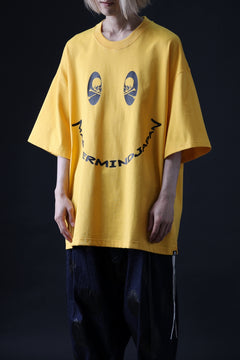 Load image into Gallery viewer, mastermind JAPAN FACE LOGO TEE / BOXY FIT (YELLOW)